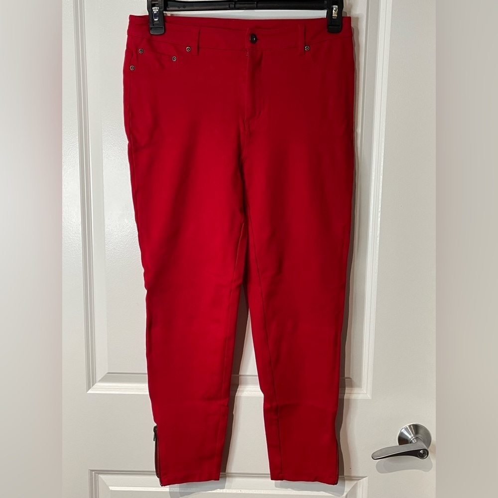 DG2 by Diane Gilman Ponte Zip Ankle Pants. Size M. EUC Inseam 25”. Waist 15”
